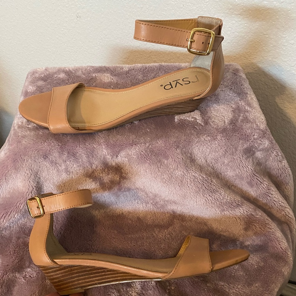 RSVP “Logan” Cognac leather wedge Sz 8.5